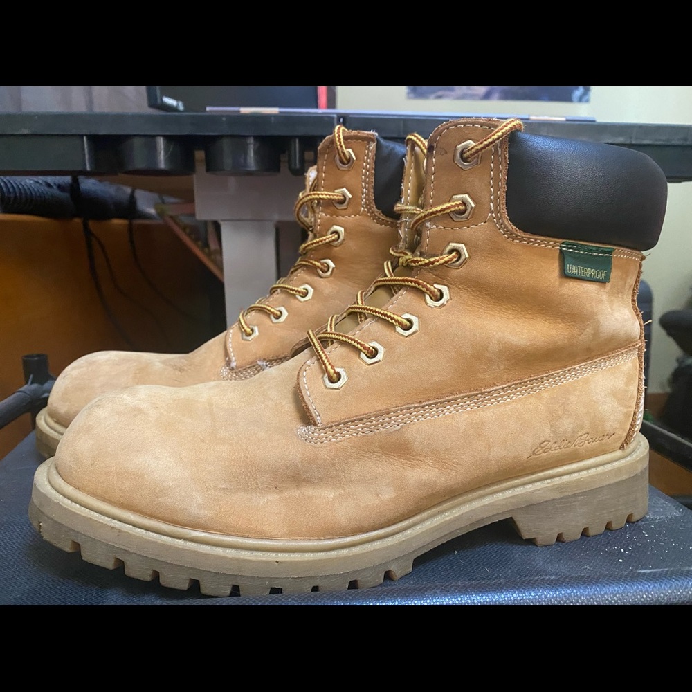 Mens size 9 Timberland Boots. Style: Hamilton